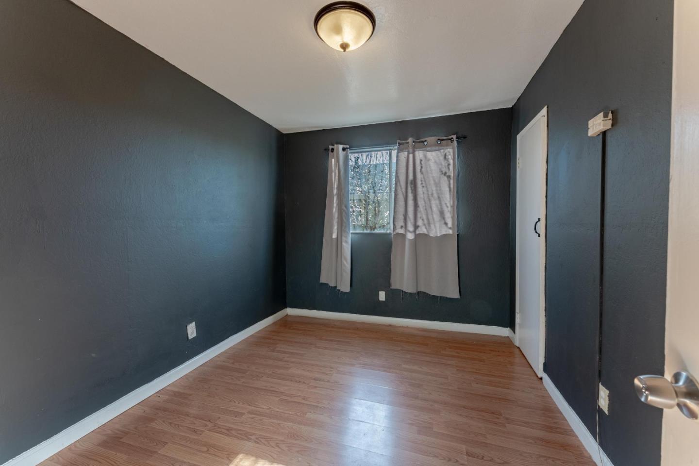 Detail Gallery Image 9 of 18 For 1453 Whitton Ave, San Jose,  CA 95116 - 2 Beds | 1 Baths