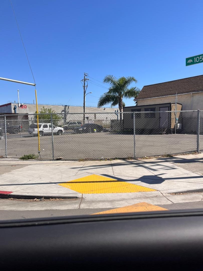 Detail Gallery Image 2 of 8 For 580 105th Ave, Oakland,  CA 94603 - – Beds | – Baths