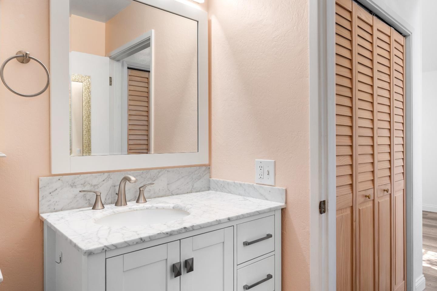 Detail Gallery Image 11 of 18 For 710 Freeman Ct, Santa Cruz,  CA 95062 - 2 Beds | 2 Baths