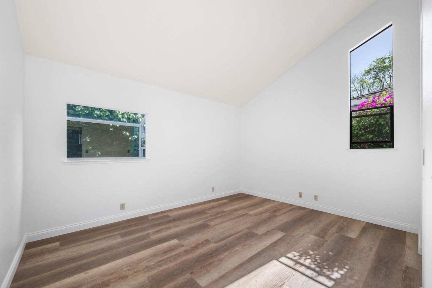 Detail Gallery Image 12 of 18 For 710 Freeman Ct, Santa Cruz,  CA 95062 - 2 Beds | 2 Baths