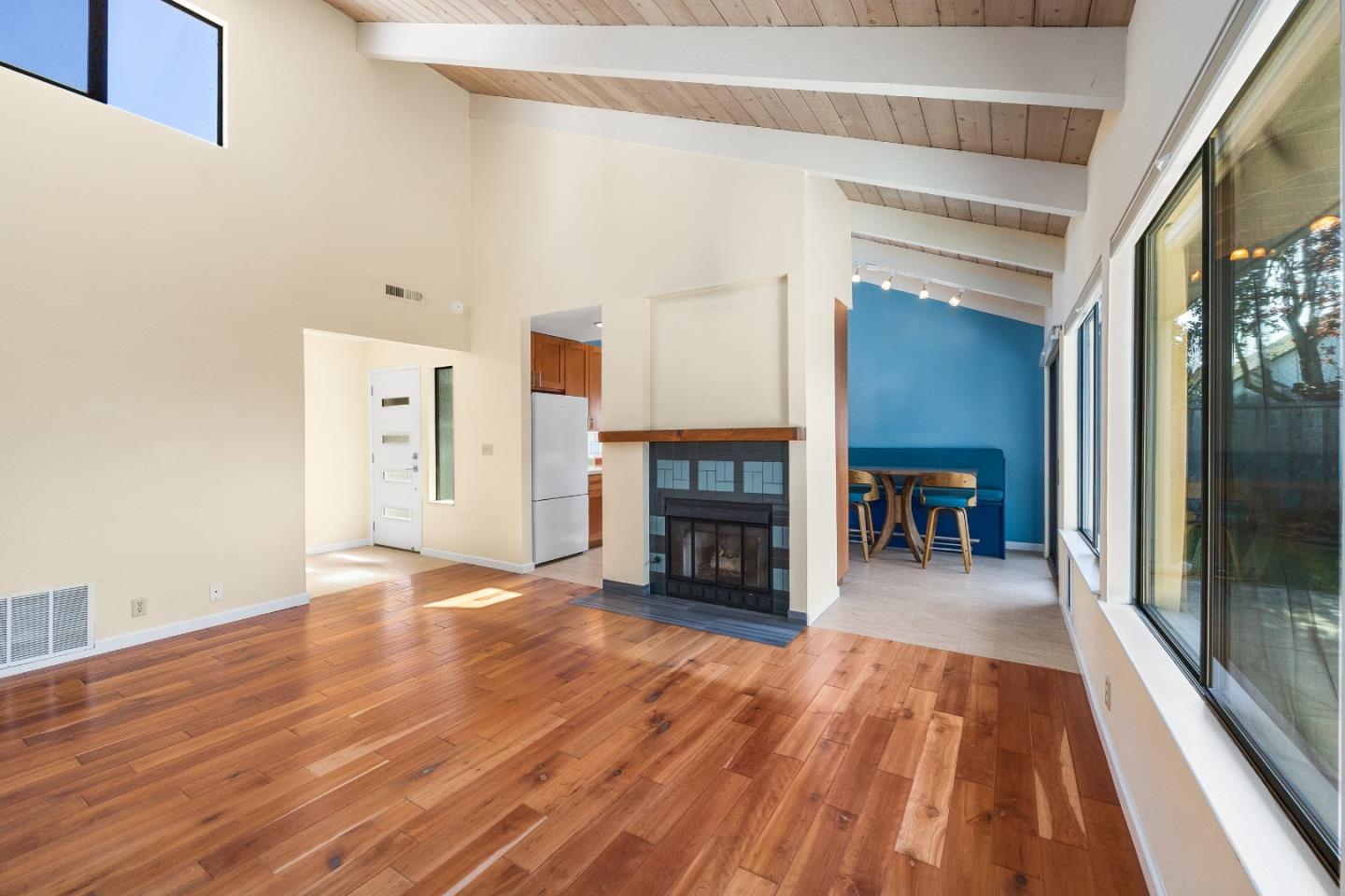 Detail Gallery Image 3 of 18 For 710 Freeman Ct, Santa Cruz,  CA 95062 - 2 Beds | 2 Baths