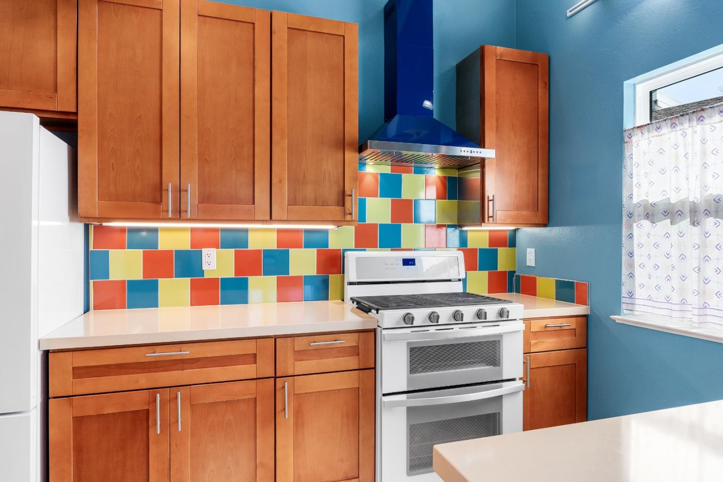 Detail Gallery Image 5 of 18 For 710 Freeman Ct, Santa Cruz,  CA 95062 - 2 Beds | 2 Baths