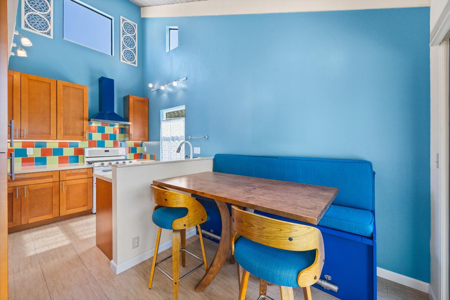 Detail Gallery Image 7 of 18 For 710 Freeman Ct, Santa Cruz,  CA 95062 - 2 Beds | 2 Baths