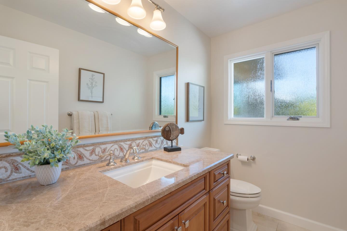 Detail Gallery Image 17 of 42 For 27133 Adonna Ct, Los Altos Hills,  CA 94022 - 3 Beds | 2/1 Baths