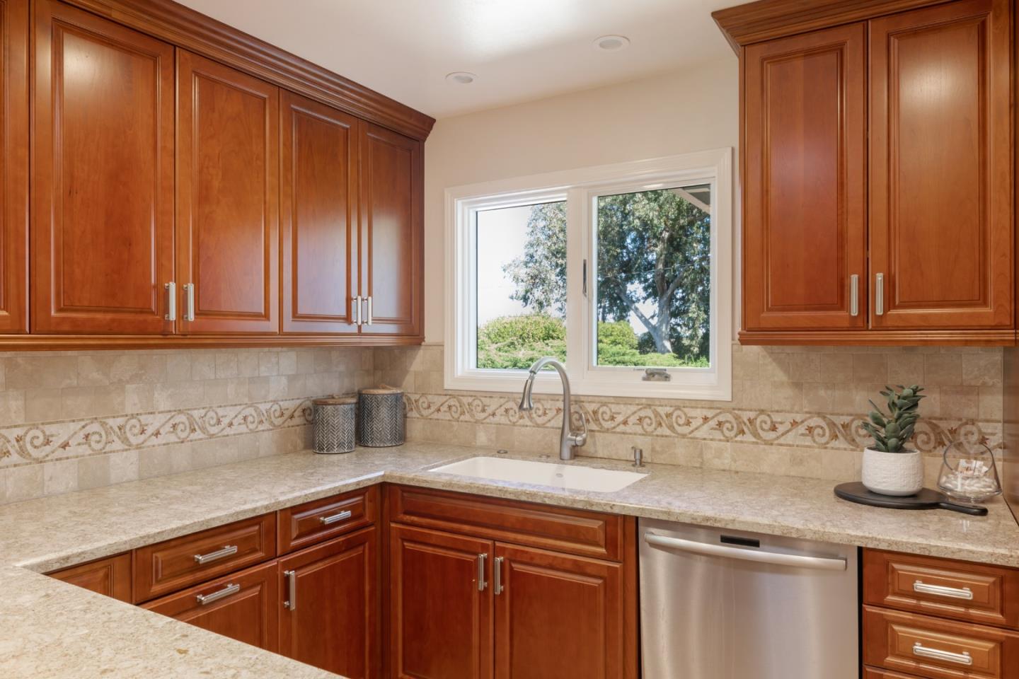 Detail Gallery Image 19 of 42 For 27133 Adonna Ct, Los Altos Hills,  CA 94022 - 3 Beds | 2/1 Baths