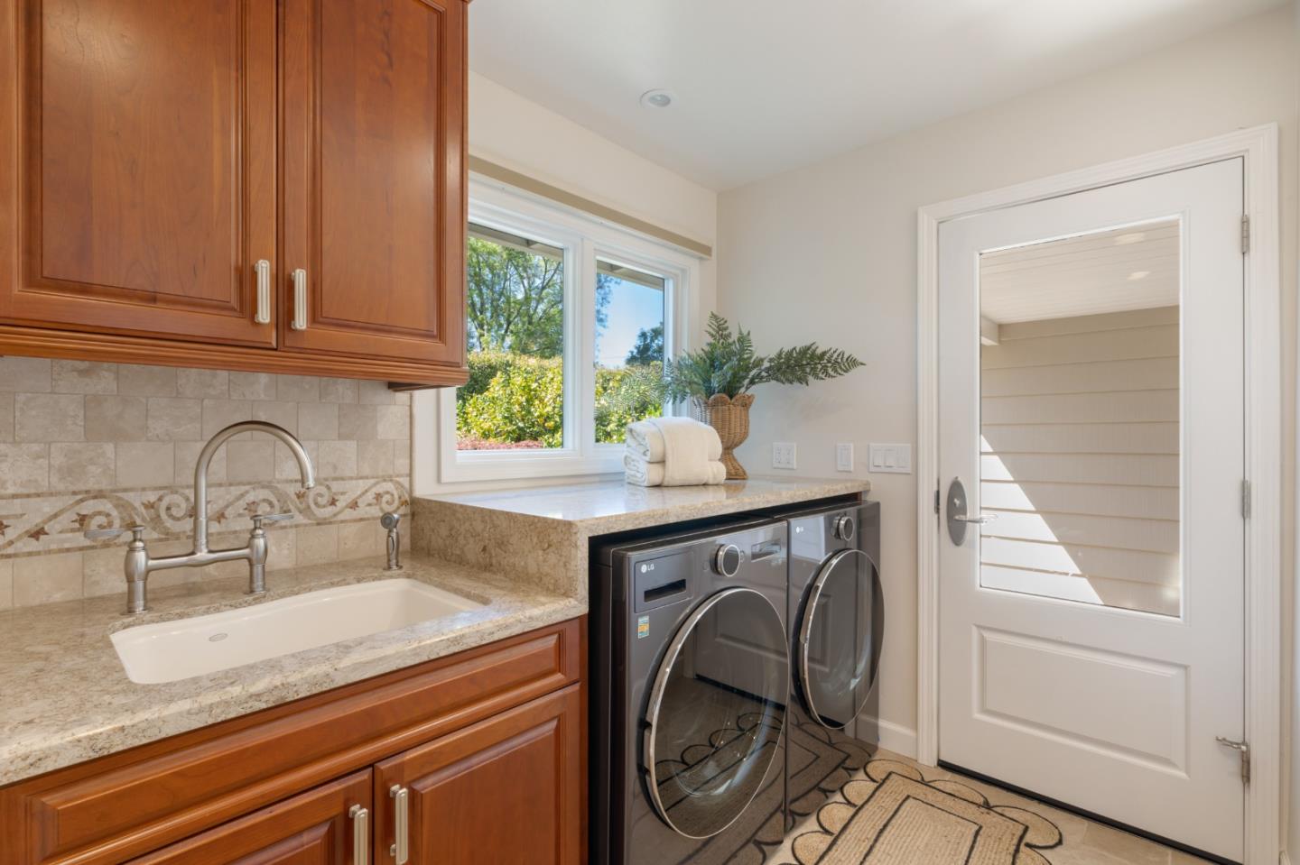 Detail Gallery Image 22 of 42 For 27133 Adonna Ct, Los Altos Hills,  CA 94022 - 3 Beds | 2/1 Baths