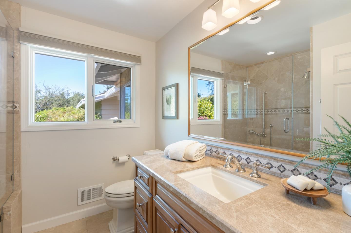 Detail Gallery Image 25 of 42 For 27133 Adonna Ct, Los Altos Hills,  CA 94022 - 3 Beds | 2/1 Baths
