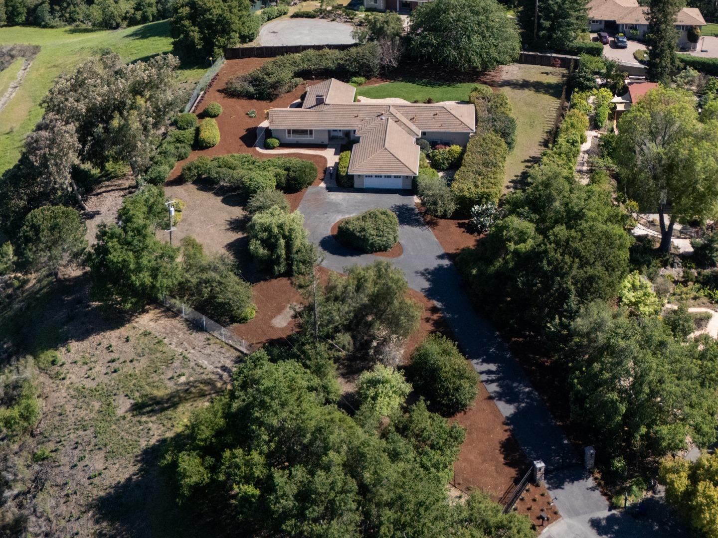 Detail Gallery Image 34 of 42 For 27133 Adonna Ct, Los Altos Hills,  CA 94022 - 3 Beds | 2/1 Baths