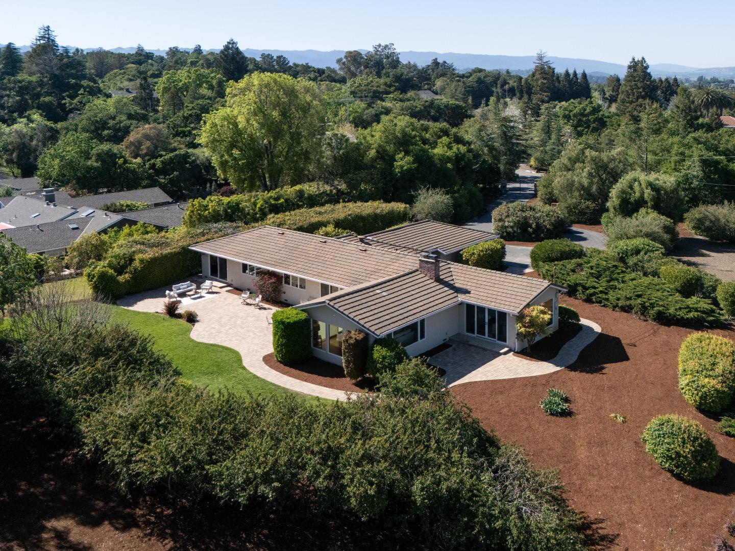 Detail Gallery Image 39 of 42 For 27133 Adonna Ct, Los Altos Hills,  CA 94022 - 3 Beds | 2/1 Baths