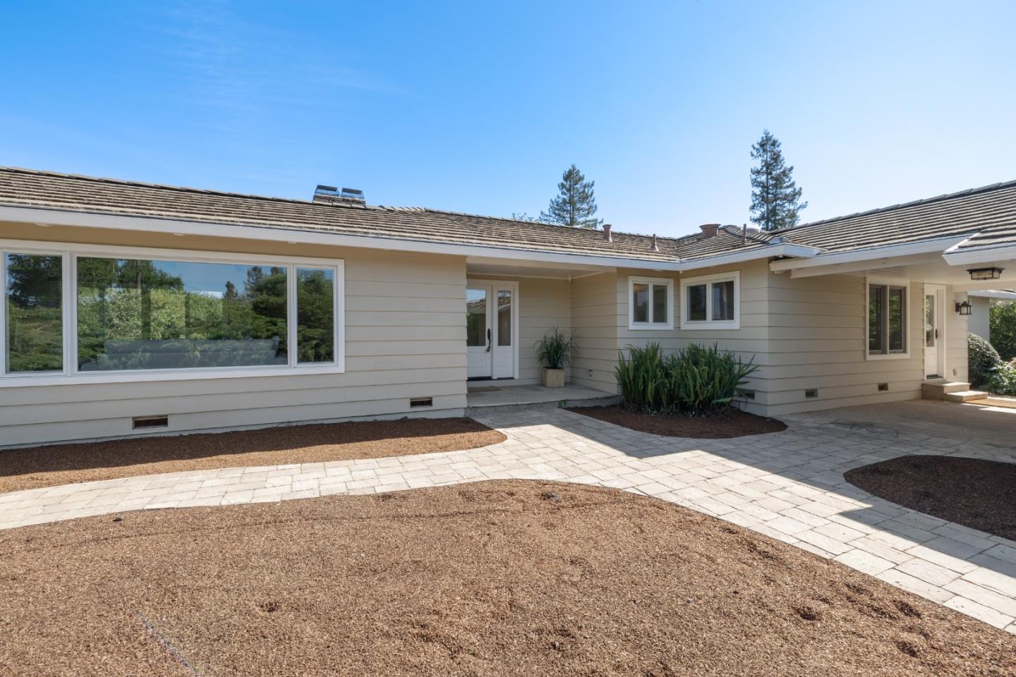 Detail Gallery Image 4 of 42 For 27133 Adonna Ct, Los Altos Hills,  CA 94022 - 3 Beds | 2/1 Baths