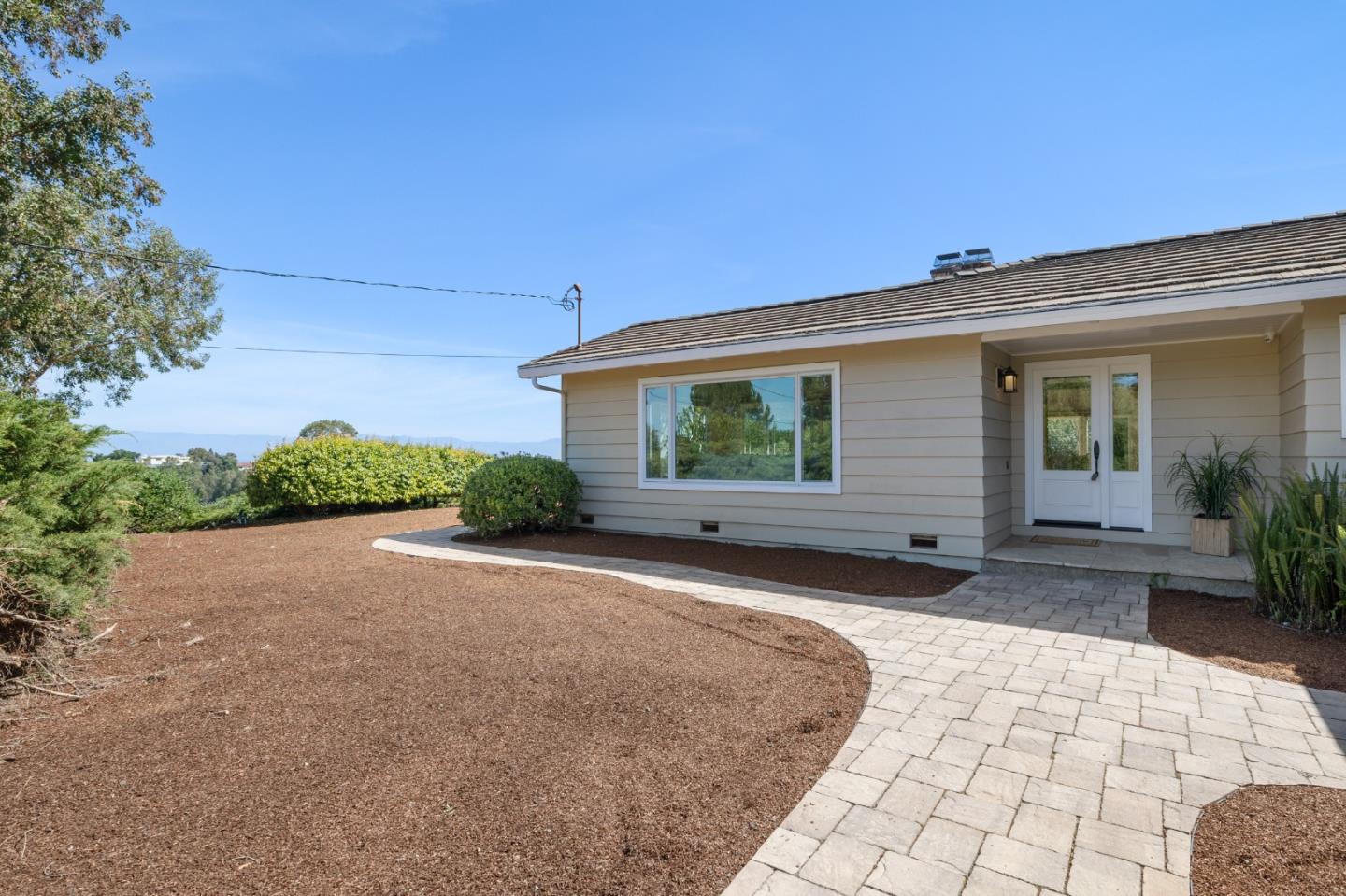 Detail Gallery Image 5 of 42 For 27133 Adonna Ct, Los Altos Hills,  CA 94022 - 3 Beds | 2/1 Baths