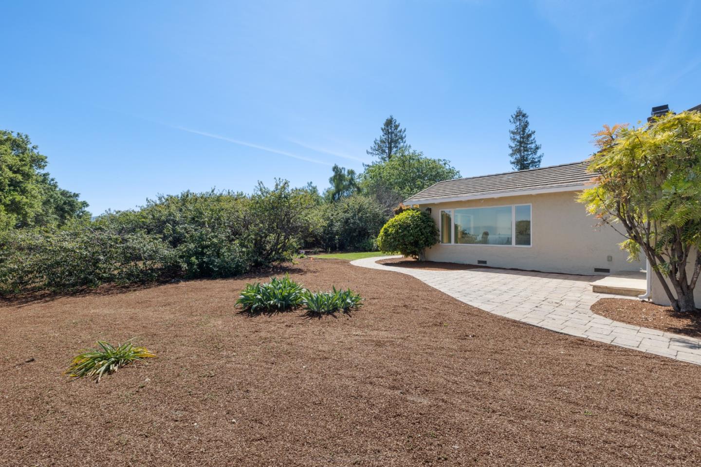 Detail Gallery Image 7 of 42 For 27133 Adonna Ct, Los Altos Hills,  CA 94022 - 3 Beds | 2/1 Baths