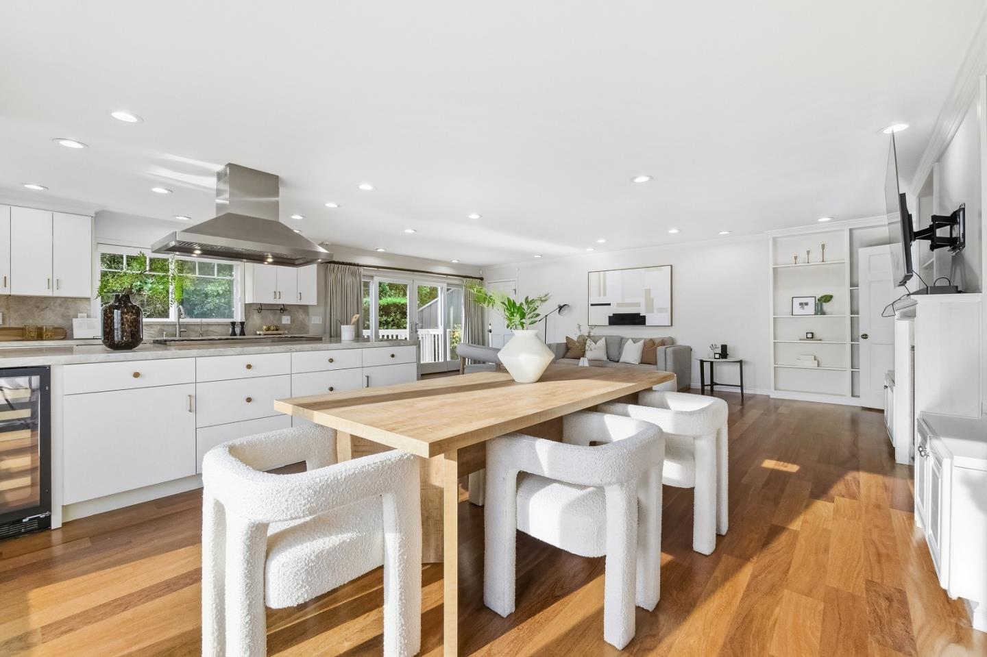 Detail Gallery Image 9 of 83 For 910 Tioga Dr, Millbrae,  CA 94030 - 5 Beds | 3 Baths