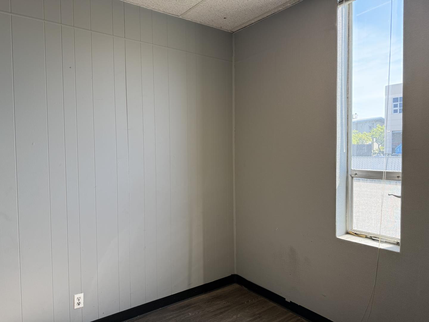 Detail Gallery Image 10 of 16 For 1550 Rollins Rd a,  Burlingame,  CA 94010 - – Beds | – Baths