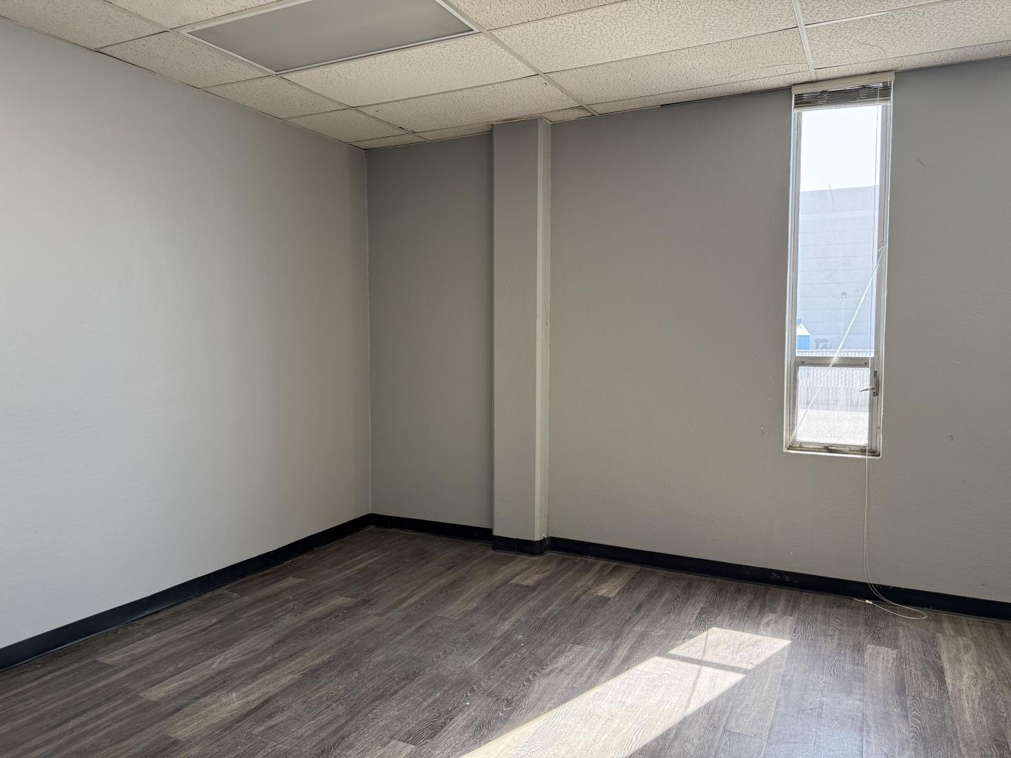 Detail Gallery Image 11 of 16 For 1550 Rollins Rd a,  Burlingame,  CA 94010 - – Beds | – Baths