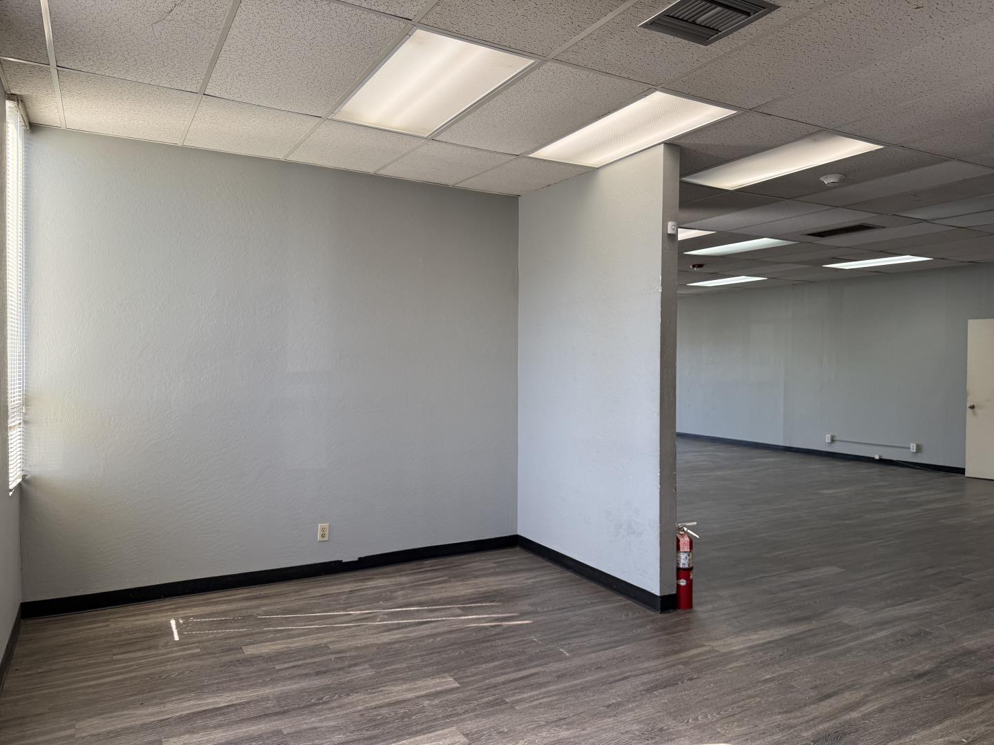 Detail Gallery Image 12 of 16 For 1550 Rollins Rd a,  Burlingame,  CA 94010 - – Beds | – Baths