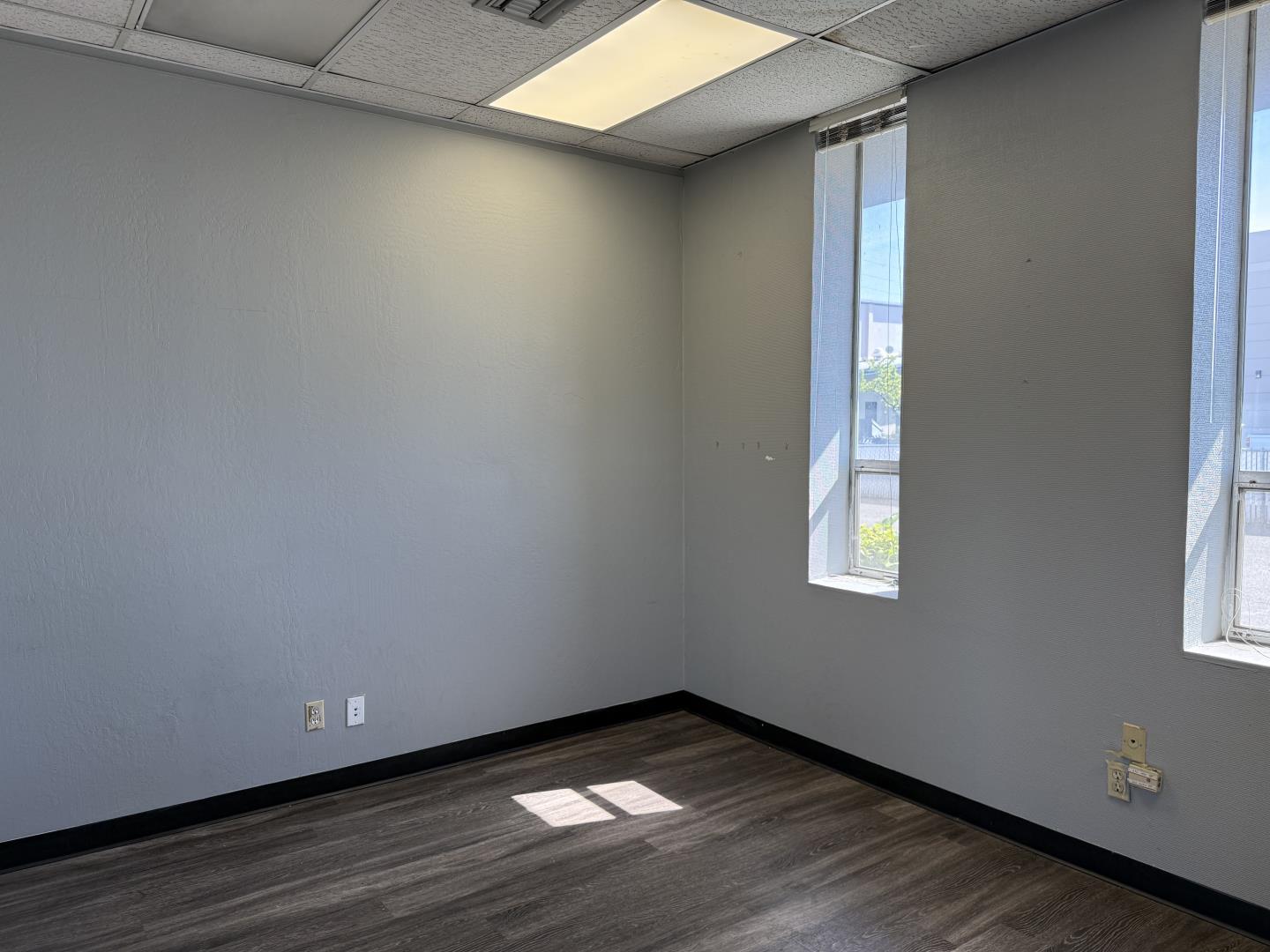 Detail Gallery Image 3 of 16 For 1550 Rollins Rd a,  Burlingame,  CA 94010 - – Beds | – Baths