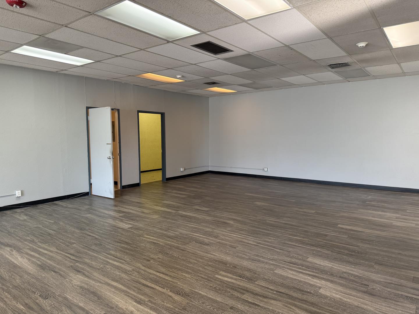 Detail Gallery Image 8 of 16 For 1550 Rollins Rd a,  Burlingame,  CA 94010 - – Beds | – Baths