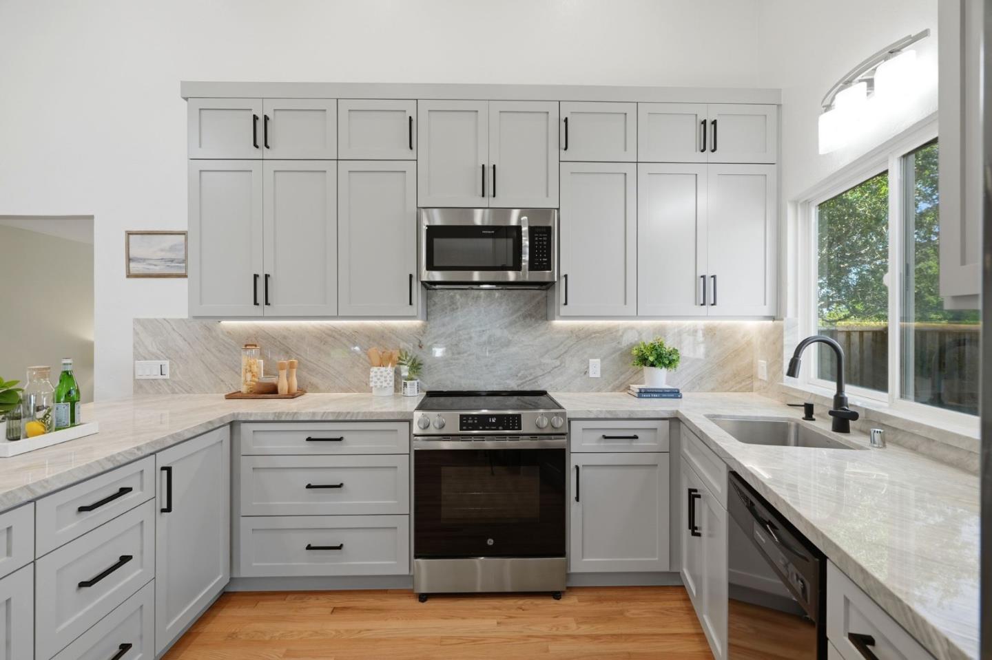 Detail Gallery Image 16 of 51 For 2110 Dolphin Dr, Aptos,  CA 95003 - 3 Beds | 2 Baths