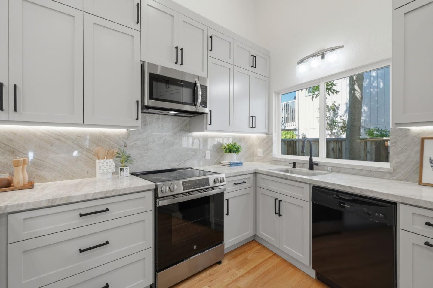 Detail Gallery Image 17 of 51 For 2110 Dolphin Dr, Aptos,  CA 95003 - 3 Beds | 2 Baths