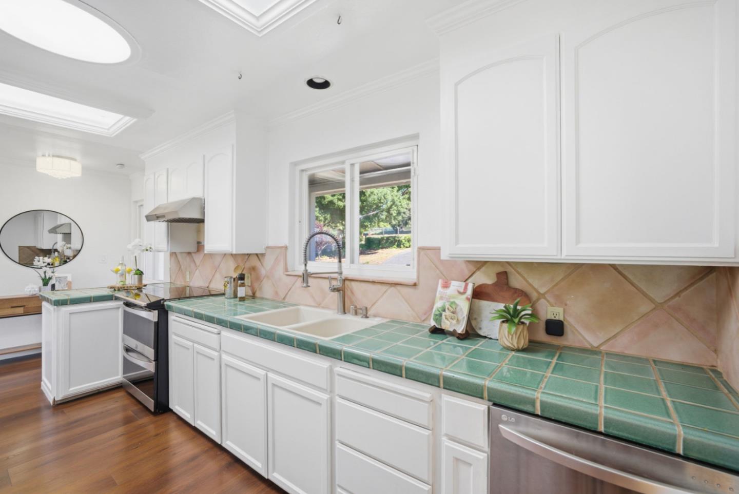 Detail Gallery Image 8 of 52 For 2409 Klein Rd, San Jose,  CA 95148 - 3 Beds | 2/1 Baths