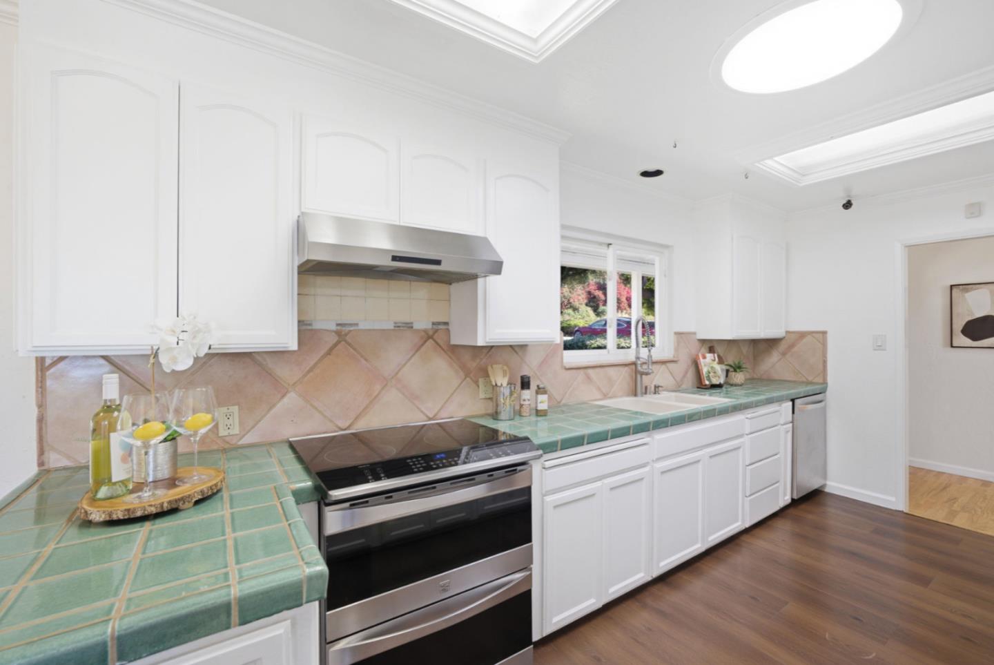 Detail Gallery Image 9 of 52 For 2409 Klein Rd, San Jose,  CA 95148 - 3 Beds | 2/1 Baths