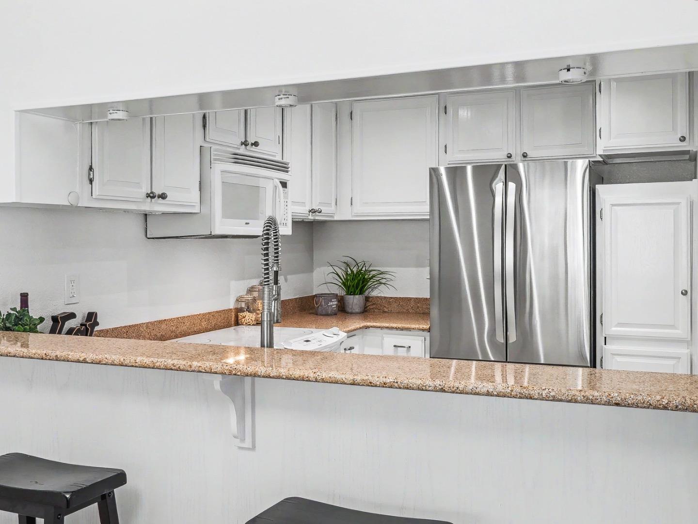 Detail Gallery Image 4 of 31 For 970 Apricot Ave, Campbell,  CA 95008 - 2 Beds | 2 Baths