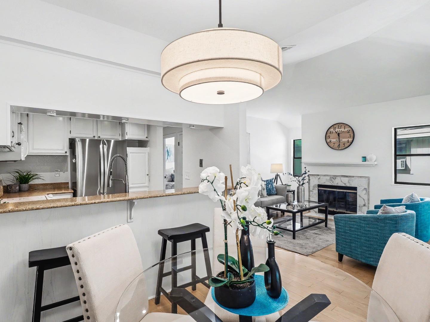 Detail Gallery Image 7 of 31 For 970 Apricot Ave, Campbell,  CA 95008 - 2 Beds | 2 Baths