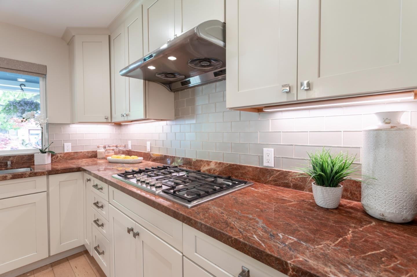 Detail Gallery Image 10 of 28 For 167 F St, Redwood City,  CA 94063 - 3 Beds | 2 Baths