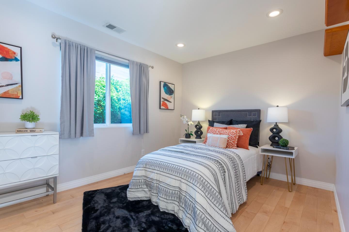 Detail Gallery Image 18 of 28 For 167 F St, Redwood City,  CA 94063 - 3 Beds | 2 Baths