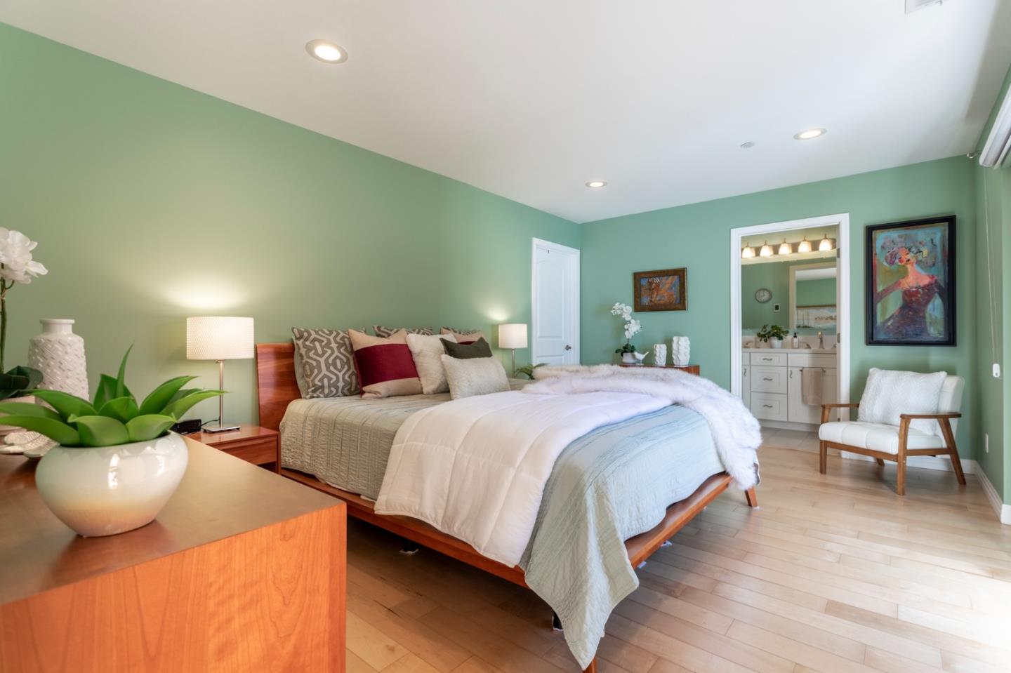 Detail Gallery Image 20 of 28 For 167 F St, Redwood City,  CA 94063 - 3 Beds | 2 Baths