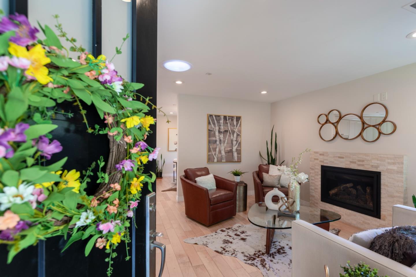 Detail Gallery Image 3 of 28 For 167 F St, Redwood City,  CA 94063 - 3 Beds | 2 Baths