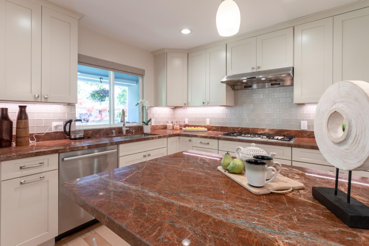 Detail Gallery Image 8 of 28 For 167 F St, Redwood City,  CA 94063 - 3 Beds | 2 Baths