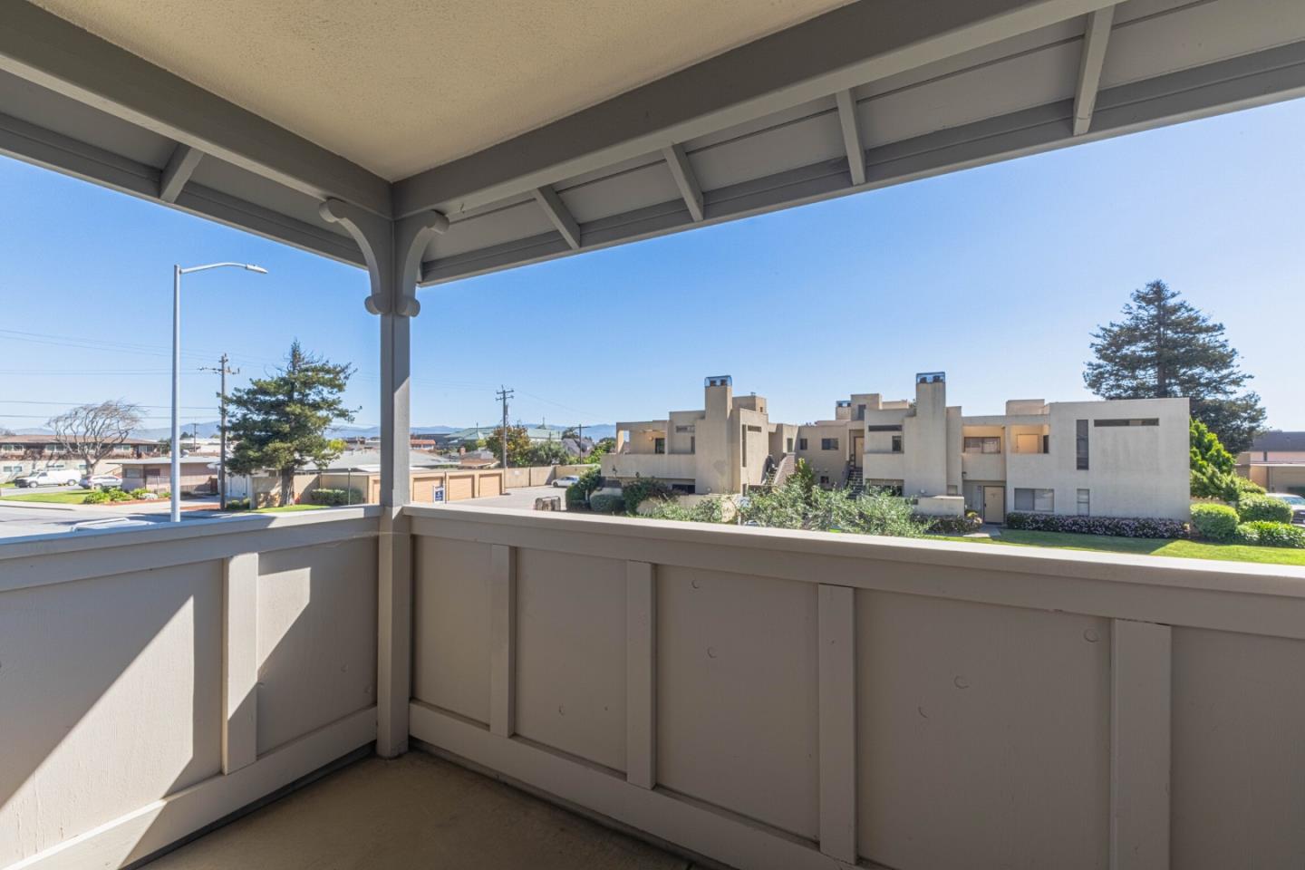 Detail Gallery Image 10 of 27 For 1052 Padre Dr #3,  Salinas,  CA 93901 - 1 Beds | 1 Baths