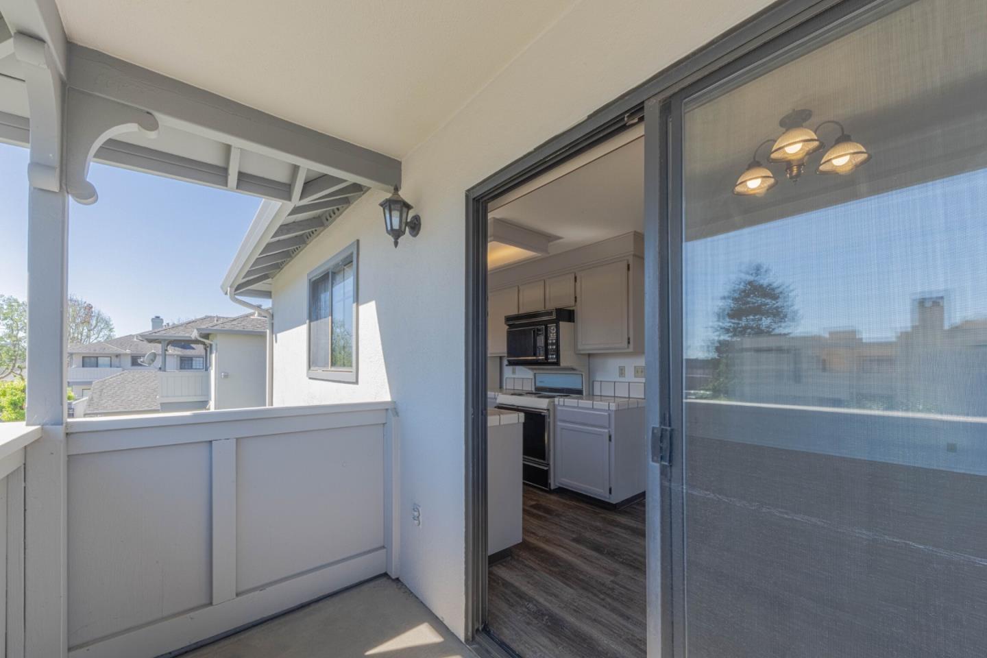 Detail Gallery Image 11 of 27 For 1052 Padre Dr #3,  Salinas,  CA 93901 - 1 Beds | 1 Baths