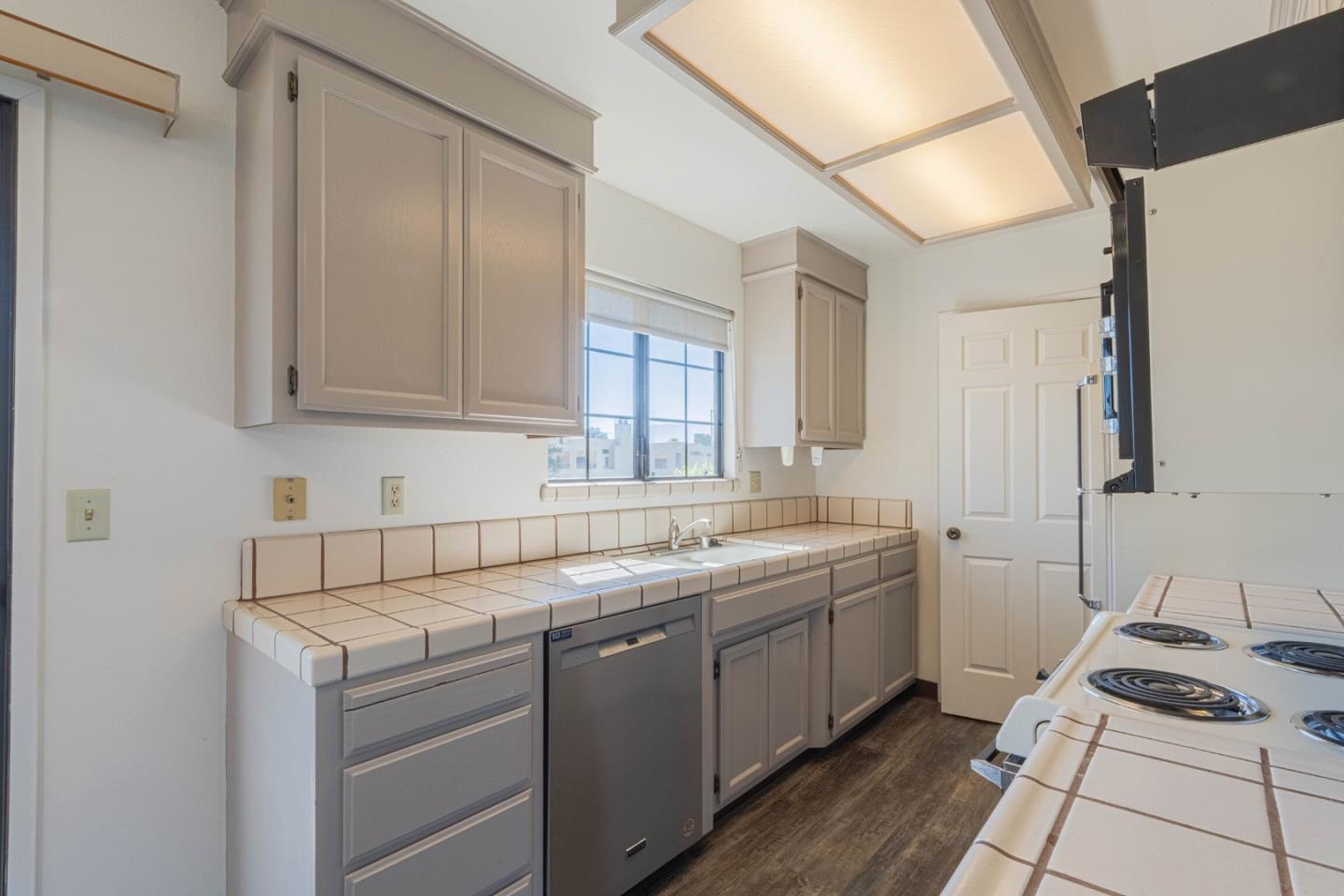 Detail Gallery Image 14 of 27 For 1052 Padre Dr #3,  Salinas,  CA 93901 - 1 Beds | 1 Baths