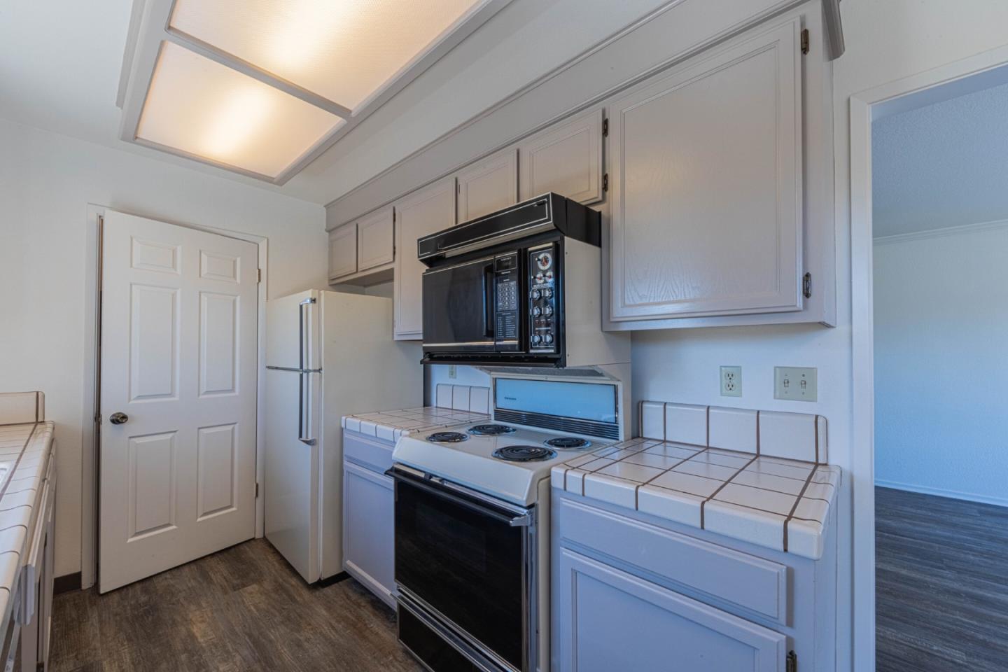 Detail Gallery Image 15 of 27 For 1052 Padre Dr #3,  Salinas,  CA 93901 - 1 Beds | 1 Baths