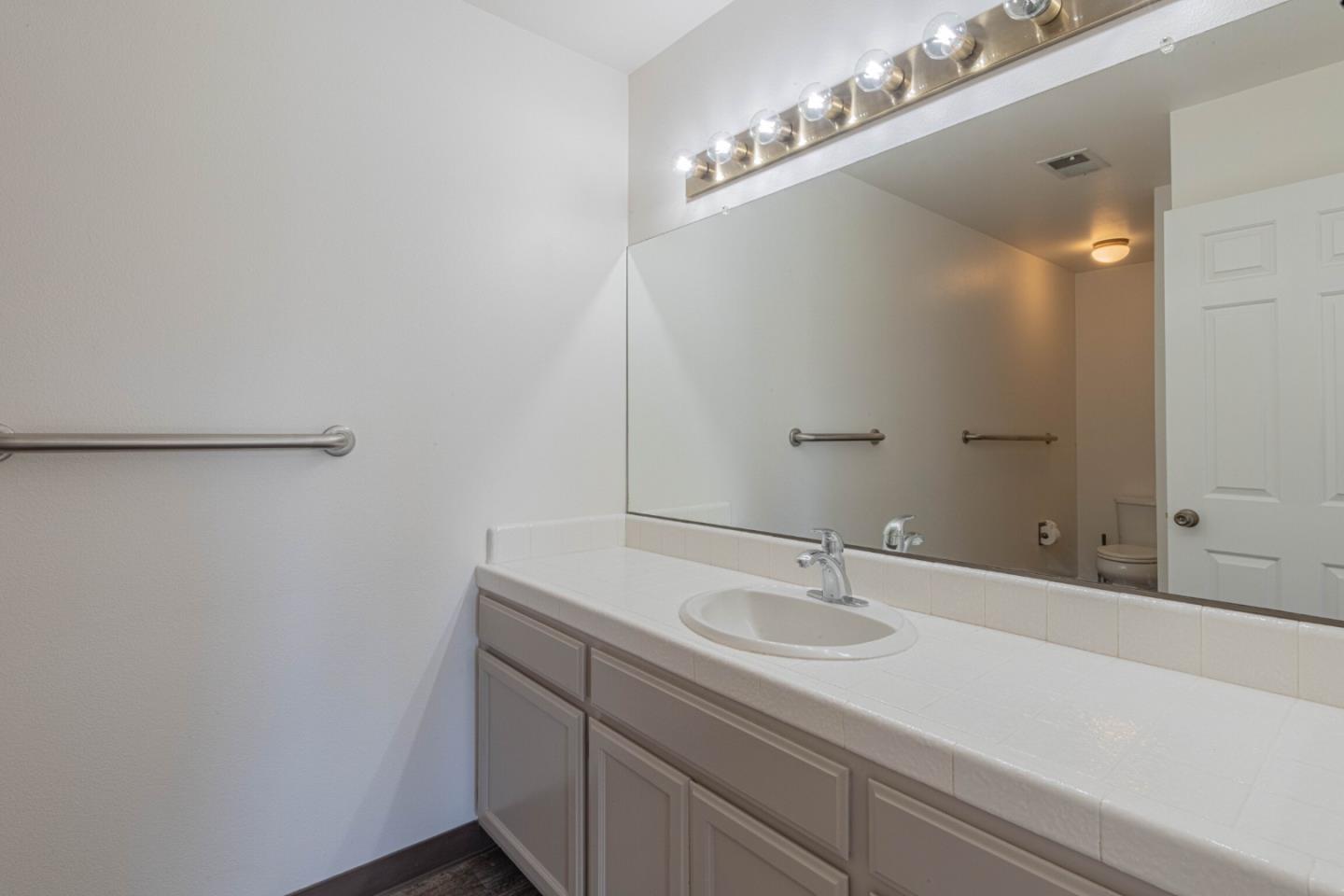 Detail Gallery Image 21 of 27 For 1052 Padre Dr #3,  Salinas,  CA 93901 - 1 Beds | 1 Baths