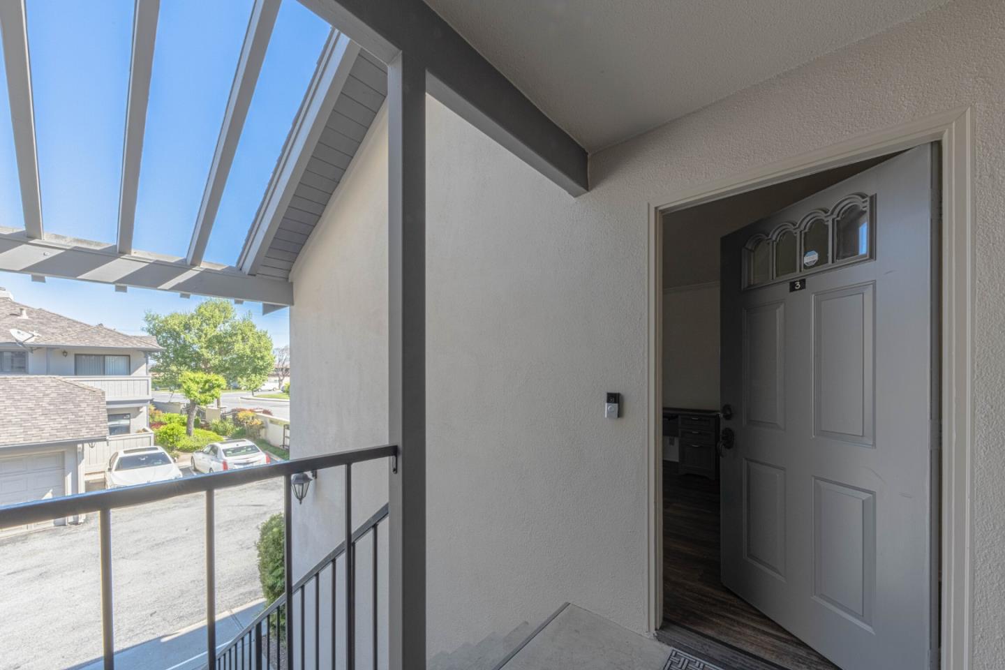 Detail Gallery Image 4 of 27 For 1052 Padre Dr #3,  Salinas,  CA 93901 - 1 Beds | 1 Baths