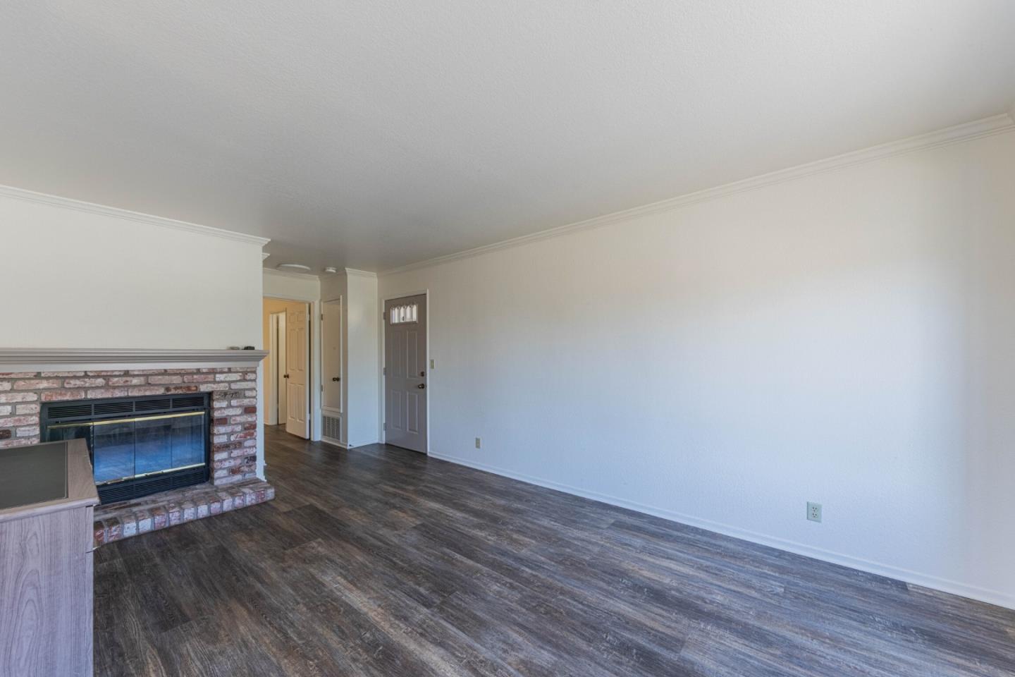 Detail Gallery Image 5 of 27 For 1052 Padre Dr #3,  Salinas,  CA 93901 - 1 Beds | 1 Baths