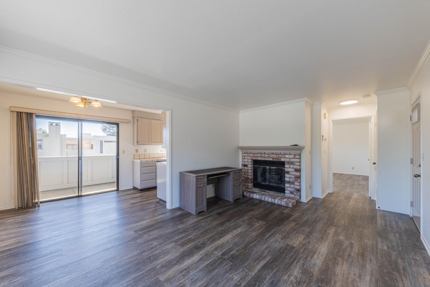 Detail Gallery Image 7 of 27 For 1052 Padre Dr #3,  Salinas,  CA 93901 - 1 Beds | 1 Baths