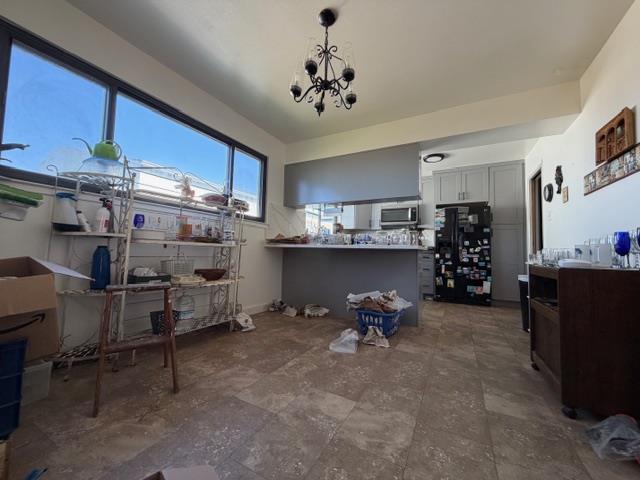 Detail Gallery Image 11 of 31 For 295 Edgewood Dr, Pacifica,  CA 94044 - 4 Beds | 2 Baths