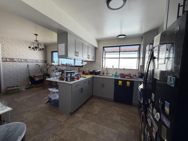 Detail Gallery Image 9 of 31 For 295 Edgewood Dr, Pacifica,  CA 94044 - 4 Beds | 2 Baths