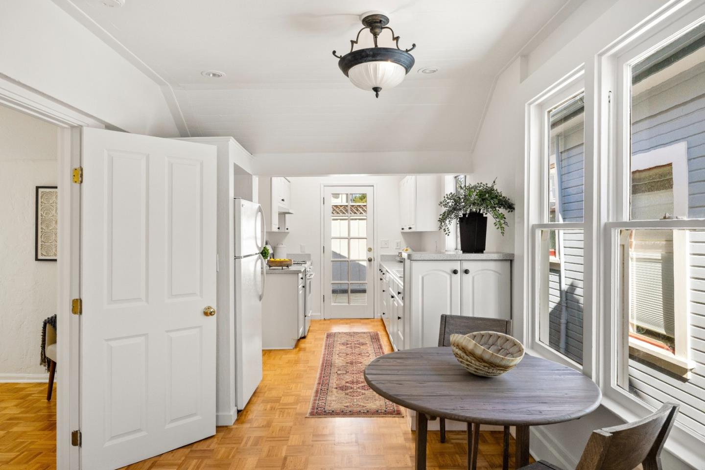 Detail Gallery Image 15 of 37 For 418 Fountain Ave, Pacific Grove,  CA 93950 - 1 Beds | 1 Baths