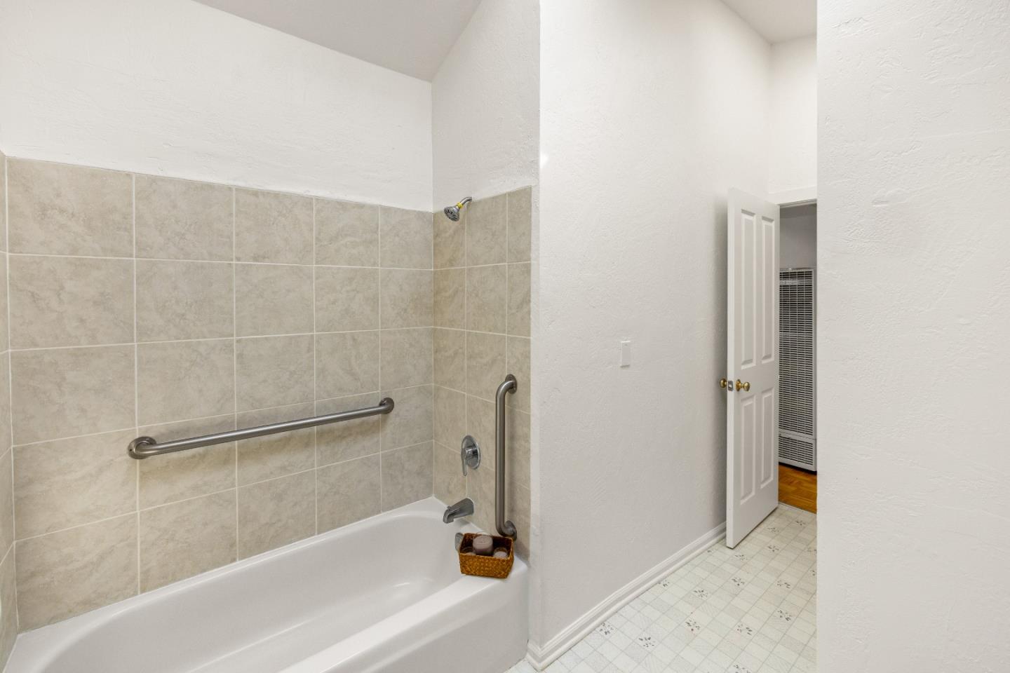 Detail Gallery Image 28 of 37 For 418 Fountain Ave, Pacific Grove,  CA 93950 - 1 Beds | 1 Baths