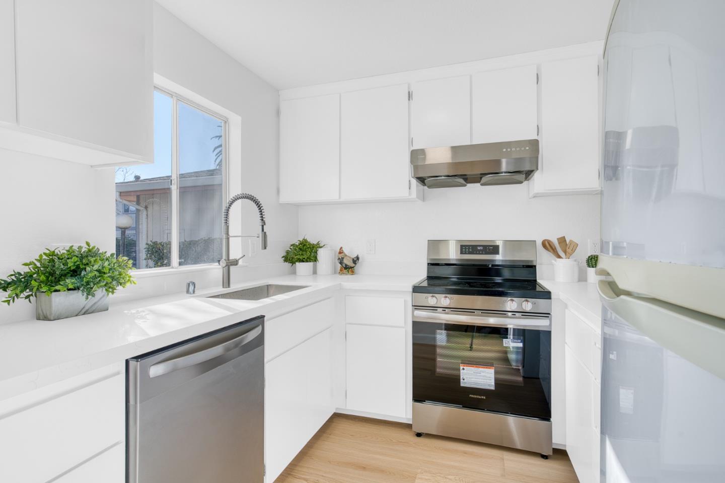 Detail Gallery Image 10 of 38 For 258 Ventura Ave, Palo Alto,  CA 94306 - 2 Beds | 1 Baths