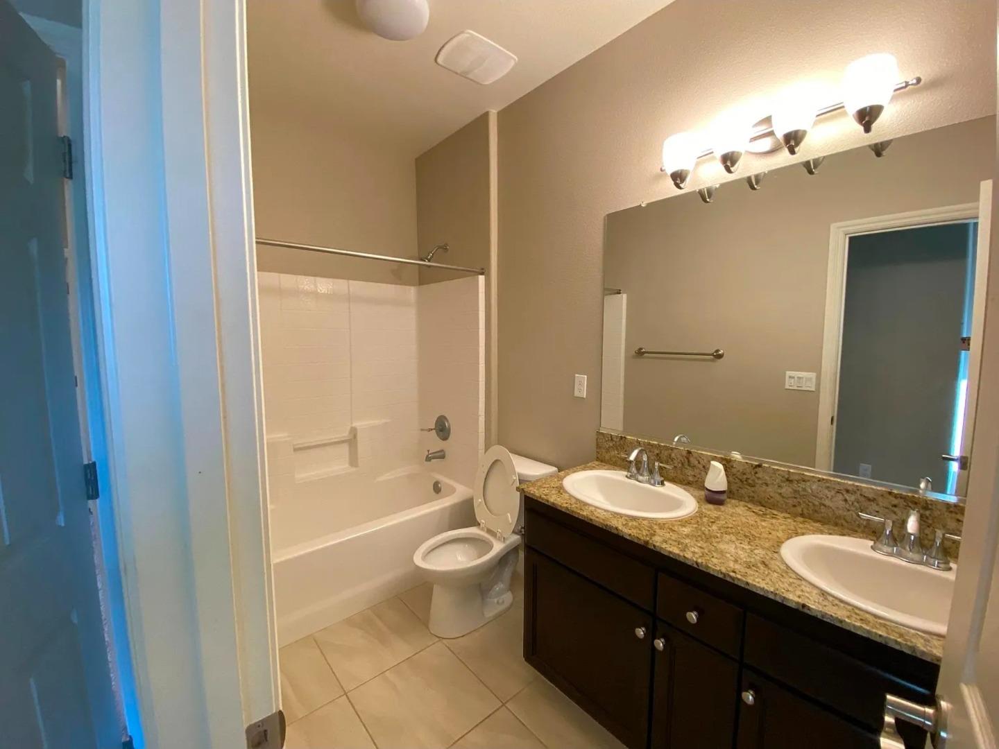 Detail Gallery Image 3 of 8 For 526 Castlerock Ct, Los Banos,  CA 93635 - 4 Beds | 2 Baths
