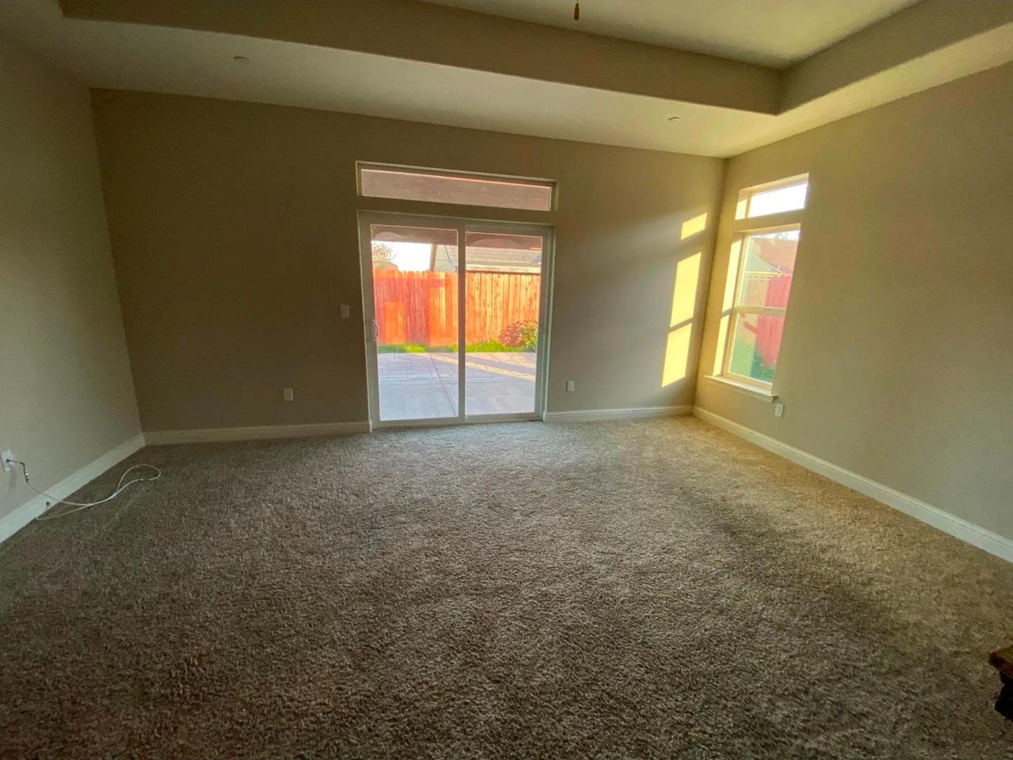 Detail Gallery Image 4 of 8 For 526 Castlerock Ct, Los Banos,  CA 93635 - 4 Beds | 2 Baths