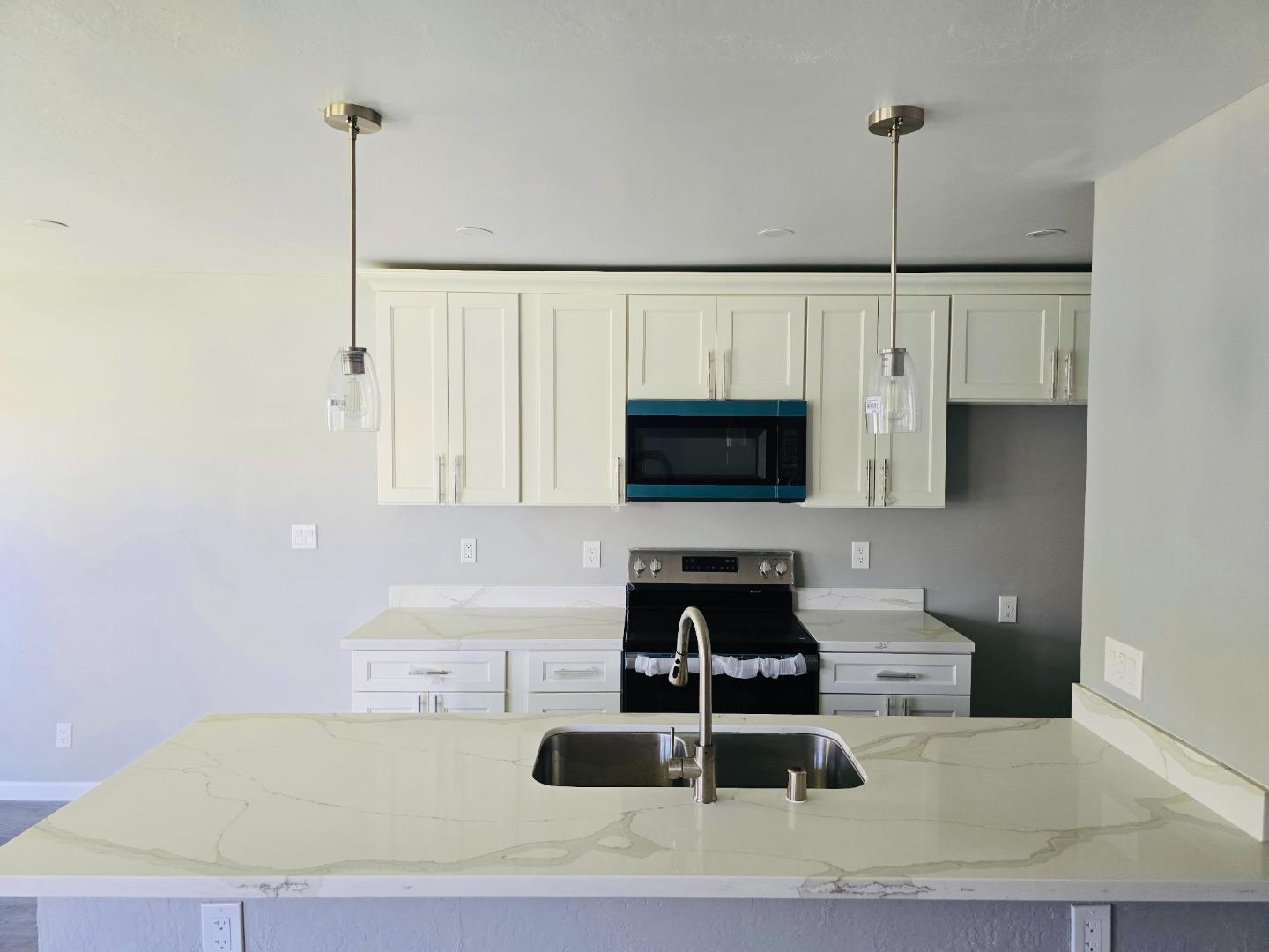 Detail Gallery Image 3 of 19 For 2936 Peachtree Dr #2,  Stockton,  CA 95203 - 2 Beds | 1 Baths