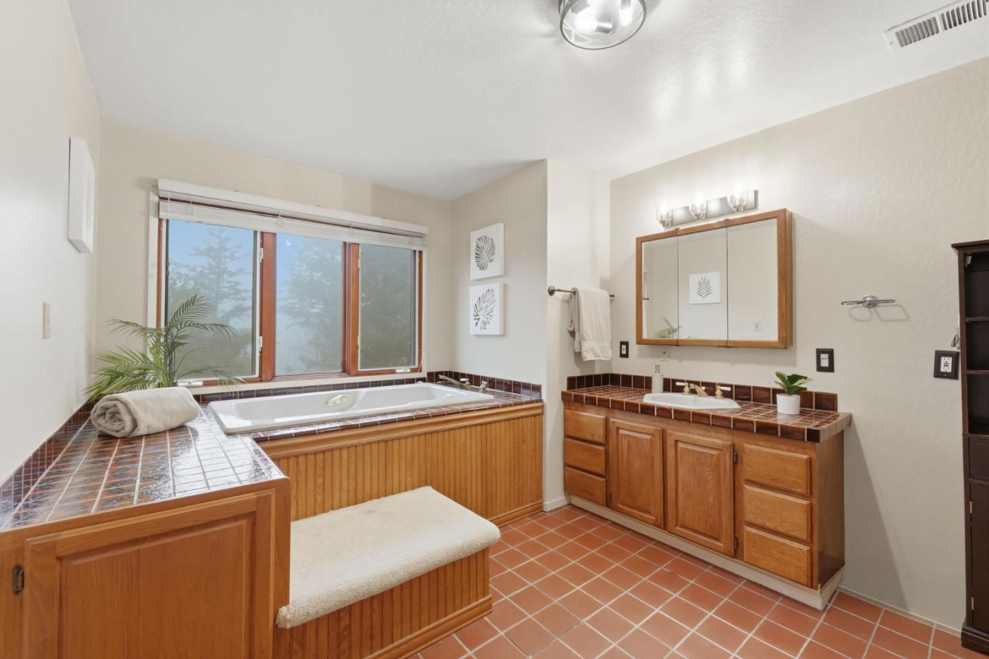 Detail Gallery Image 17 of 35 For 18453 Las Cumbres Rd, Los Gatos,  CA 95033 - 4 Beds | 2/1 Baths